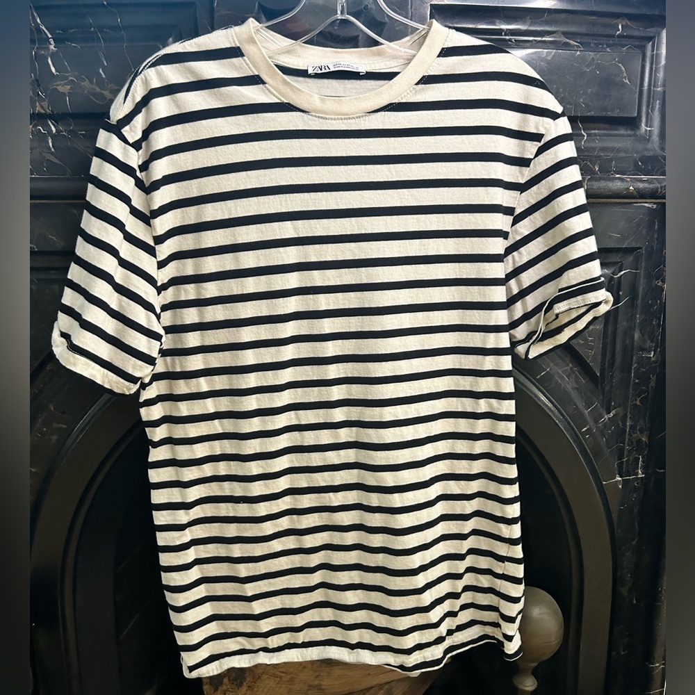 Zara Men's Striped Black & White Tshirt